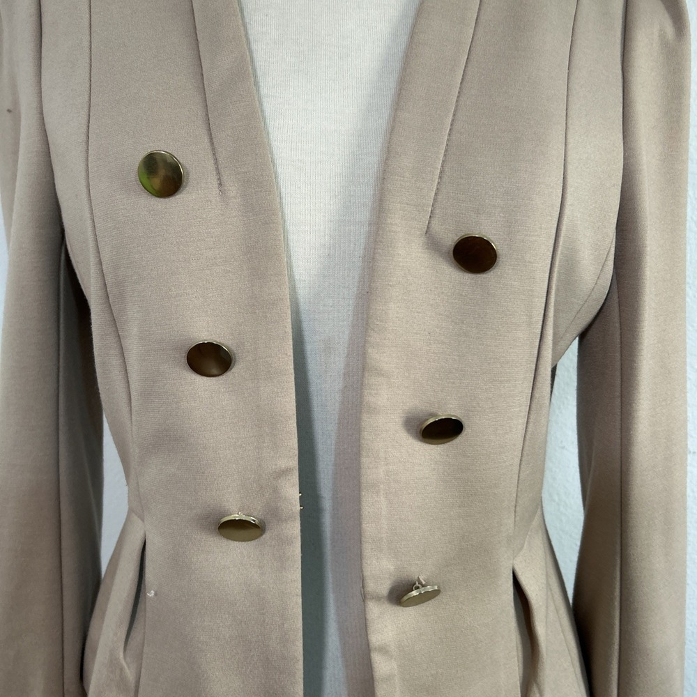 H&M Blazer Womens 10 Beige‎ Decorative Buttons Tailored Minimalist Career Jacket - Picture 3 of 11